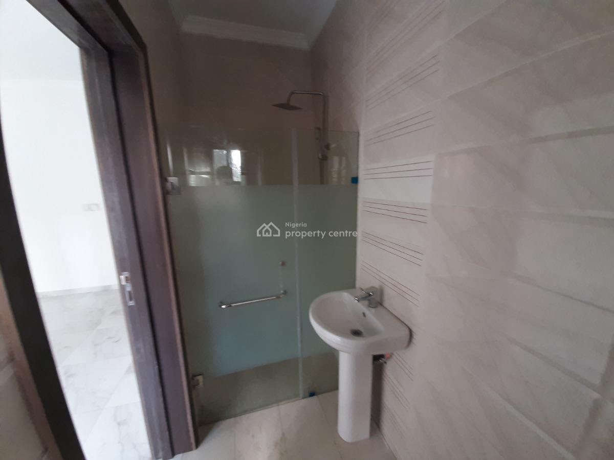Serviced with 24/7 Power Supply 3 Bedroom En-suite Flat with an Enclos, Victoria Island (vi), Lagos, Flat / Apartment for Rent