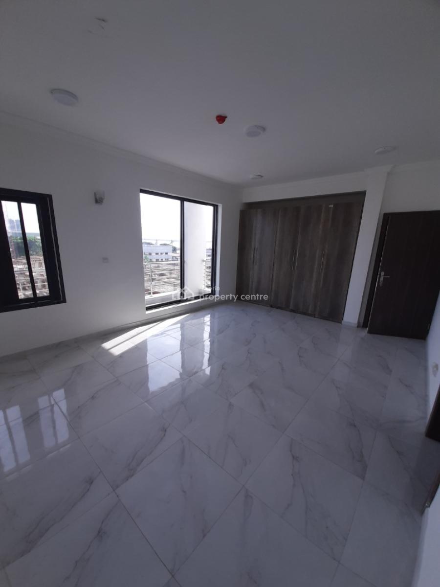 Serviced with 24/7 Power Supply 3 Bedroom En-suite Flat with an Enclos, Victoria Island (vi), Lagos, Flat / Apartment for Rent