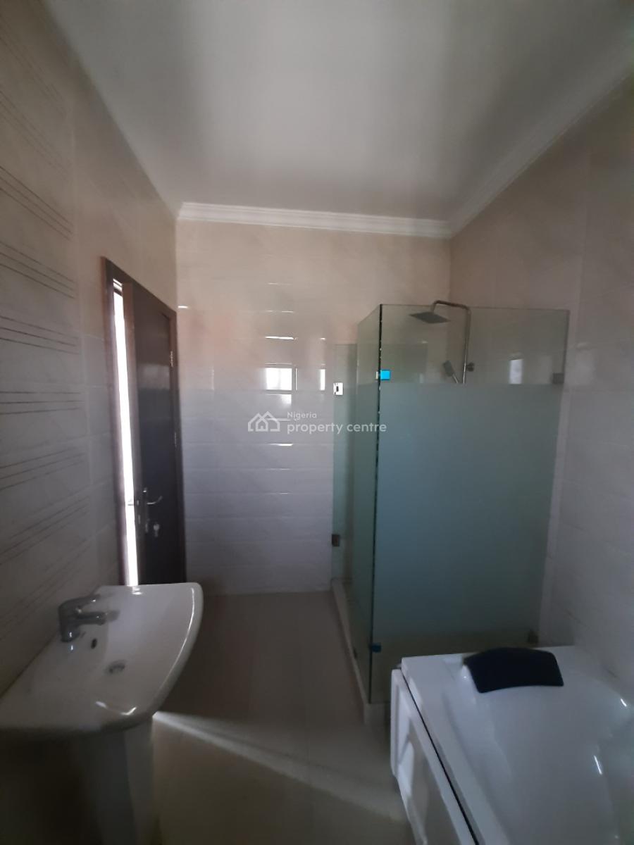 Serviced with 24/7 Power Supply 3 Bedroom En-suite Flat with an Enclos, Victoria Island (vi), Lagos, Flat / Apartment for Rent