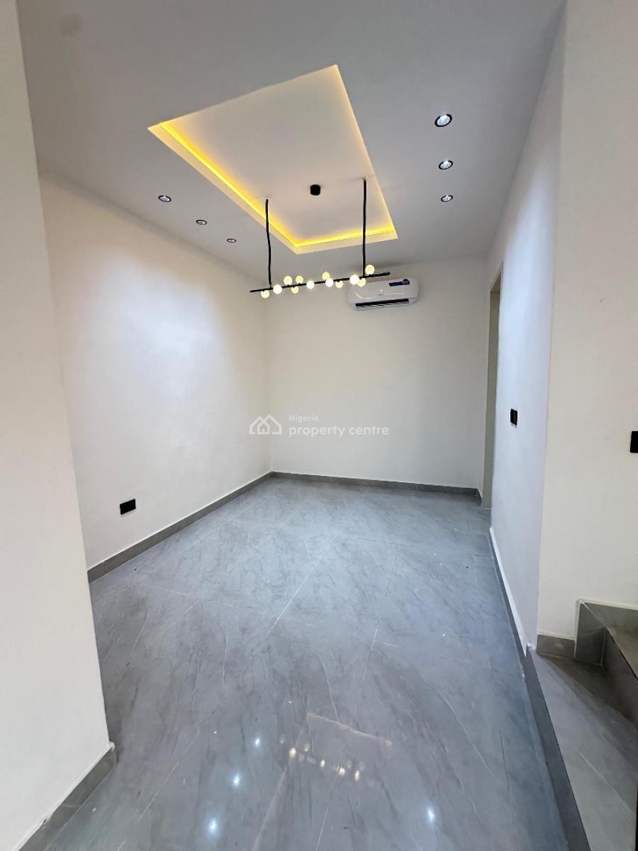 Well-finished 3 Bedroom Maisonette with Bq, Adebisi Ogunniyi Crescent, Lekki Phase 1, Lekki, Lagos, Flat / Apartment for Sale