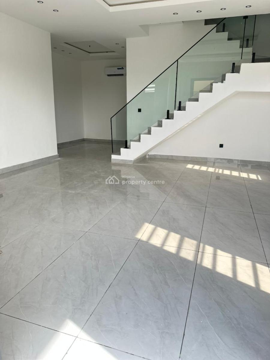 Well-finished 3 Bedroom Maisonette with Bq, Adebisi Ogunniyi Crescent, Lekki Phase 1, Lekki, Lagos, Flat / Apartment for Sale