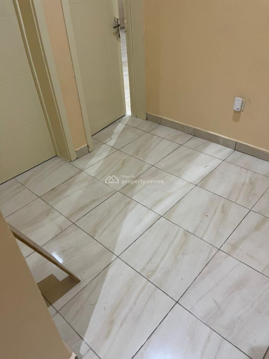 En-suite Semi Masters Bedroom in Chevron with Shared Luxury Spaces, Chevron Axis, Lekki, Lagos, Self Contain (single Rooms) for Rent