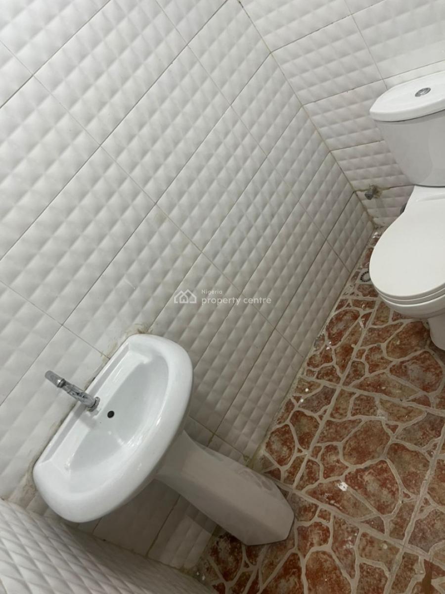 En-suite Semi Masters Bedroom in Chevron with Shared Luxury Spaces, Chevron Axis, Lekki, Lagos, Self Contain (single Rooms) for Rent