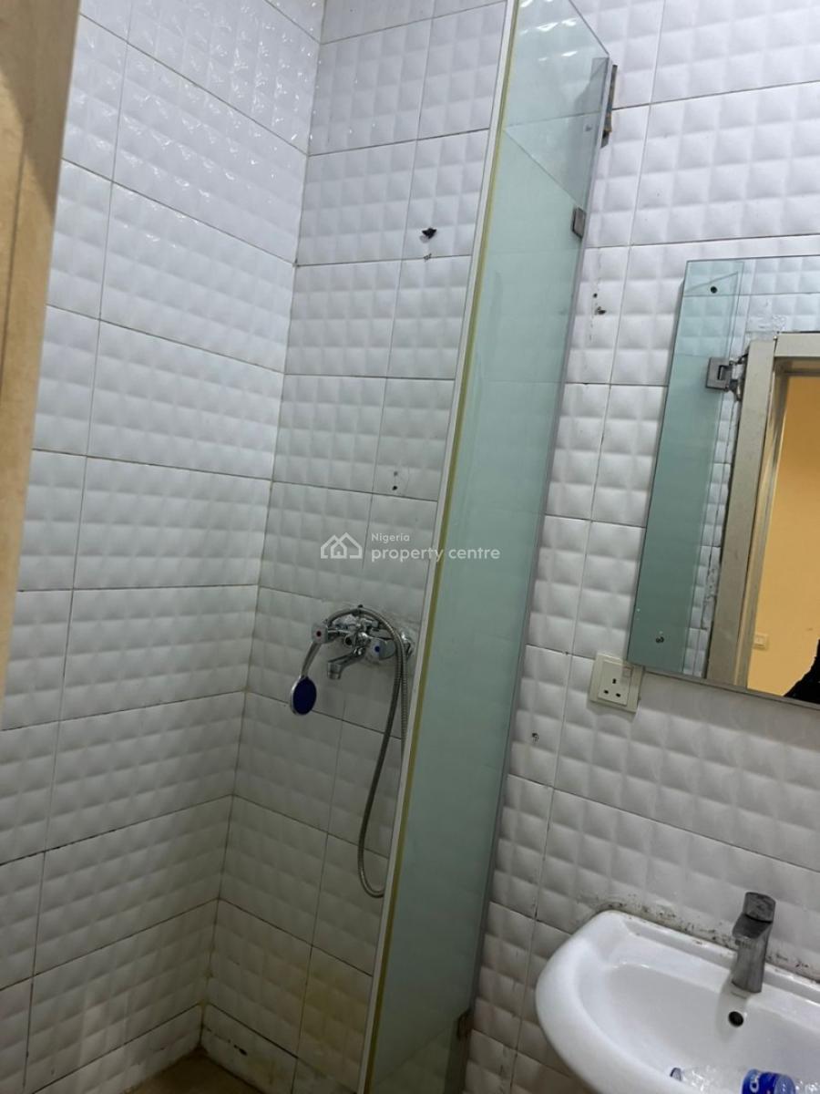 En-suite Semi Masters Bedroom in Chevron with Shared Luxury Spaces, Chevron Axis, Lekki, Lagos, Self Contain (single Rooms) for Rent