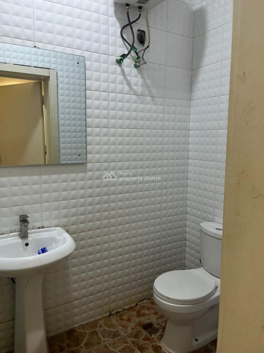 En-suite Semi Masters Bedroom in Chevron with Shared Luxury Spaces, Chevron Axis, Lekki, Lagos, Self Contain (single Rooms) for Rent