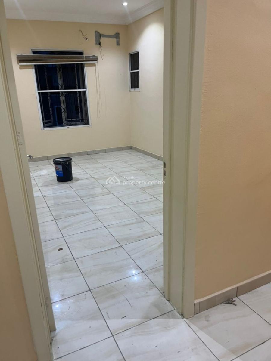 En-suite Semi Masters Bedroom in Chevron with Shared Luxury Spaces, Chevron Axis, Lekki, Lagos, Self Contain (single Rooms) for Rent