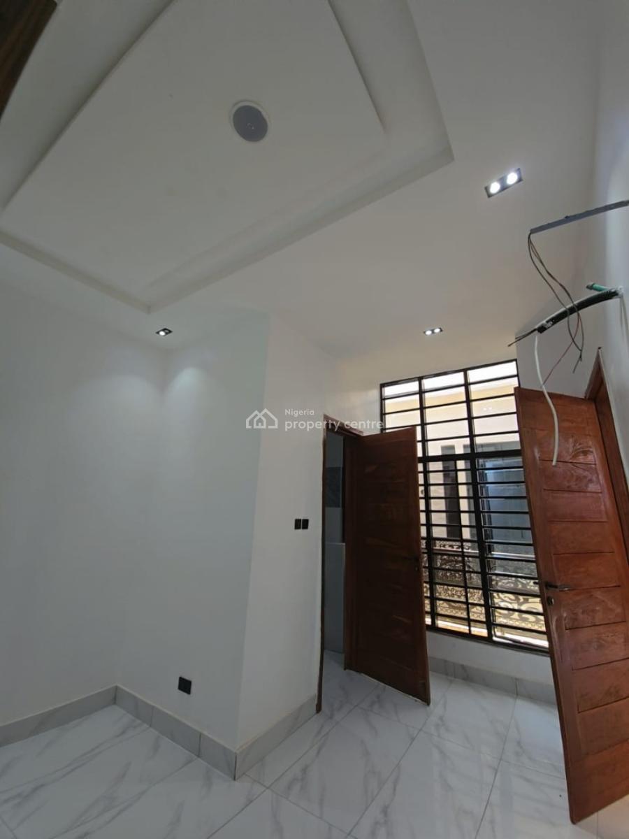 2 Bedroom Pent House for in Conservation Drive, Chevron Lekki, Lekki Conservation Drive, Lekki, Lagos, Flat / Apartment for Sale