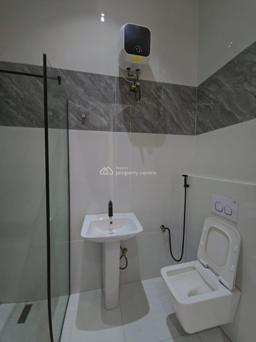 2 Bedroom Pent House for in Conservation Drive, Chevron Lekki, Lekki Conservation Drive, Lekki, Lagos, Flat / Apartment for Sale