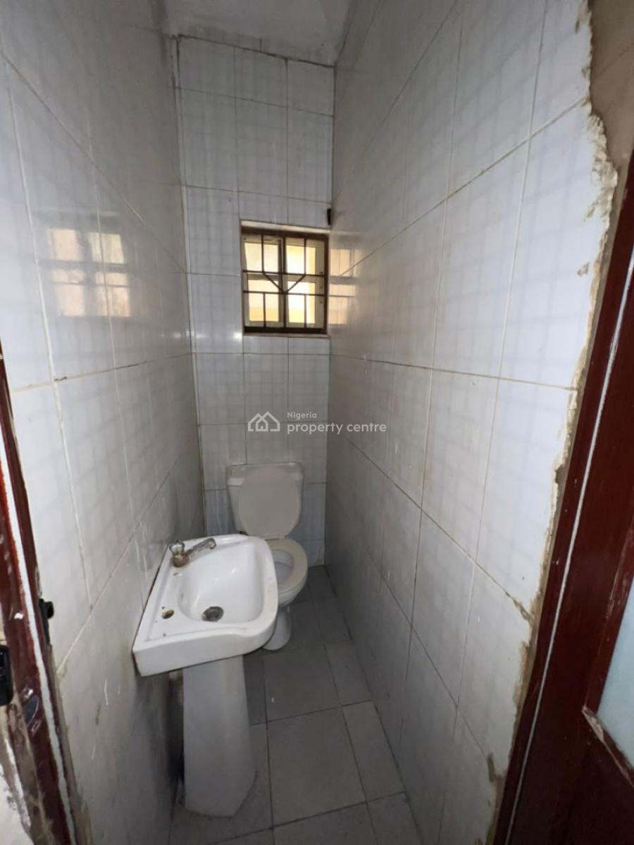 Spacious 2 Bedroom Flat Apartment, Off Freedom Way, Lekki Phase 1, Lekki, Lagos, Flat / Apartment for Rent
