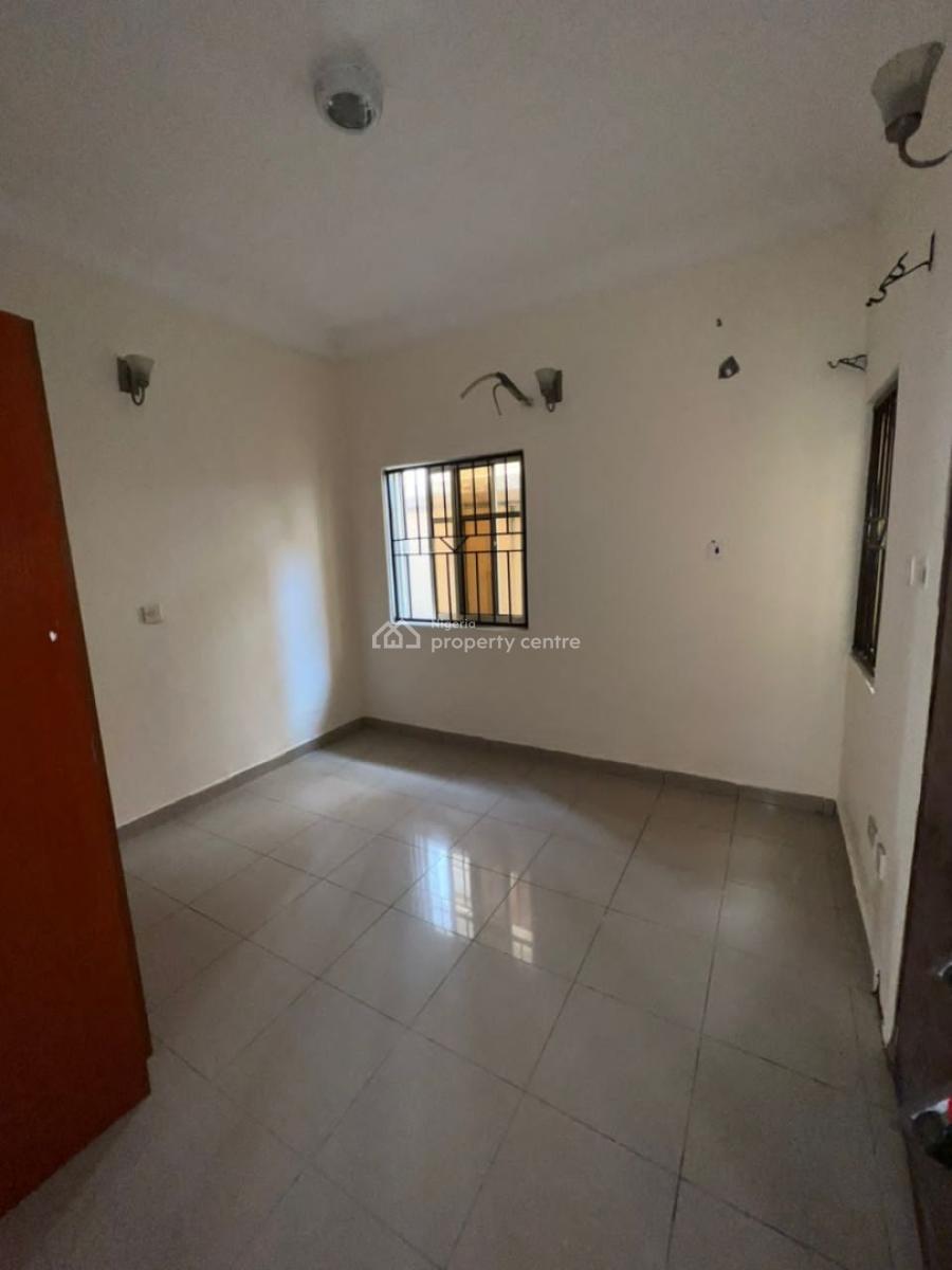 Spacious 2 Bedroom Flat Apartment, Off Freedom Way, Lekki Phase 1, Lekki, Lagos, Flat / Apartment for Rent
