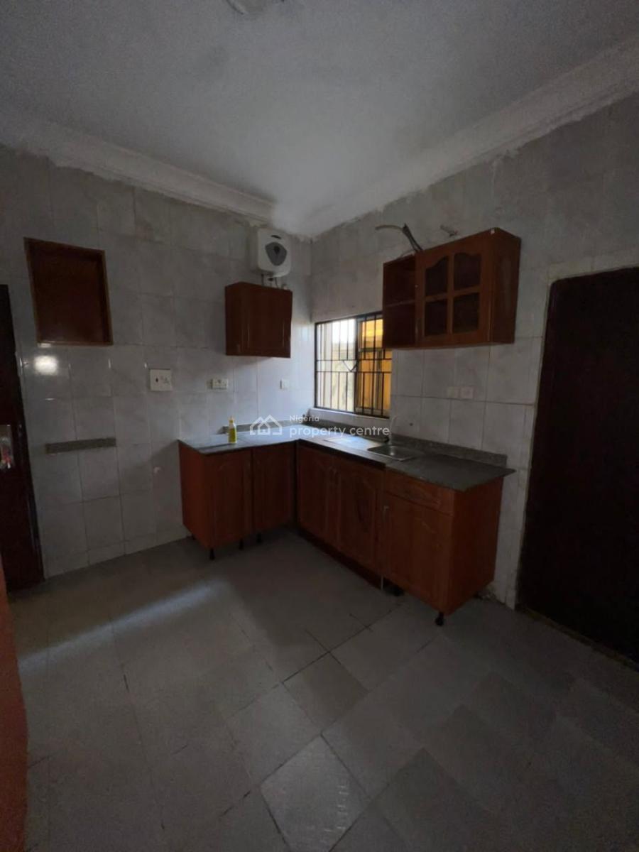 Spacious 2 Bedroom Flat Apartment, Off Freedom Way, Lekki Phase 1, Lekki, Lagos, Flat / Apartment for Rent