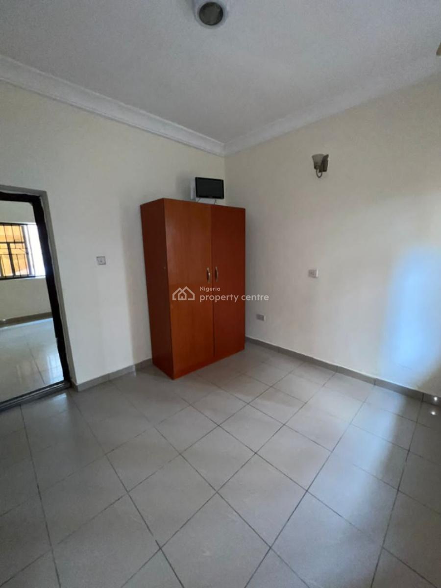 Spacious 2 Bedroom Flat Apartment, Off Freedom Way, Lekki Phase 1, Lekki, Lagos, Flat / Apartment for Rent