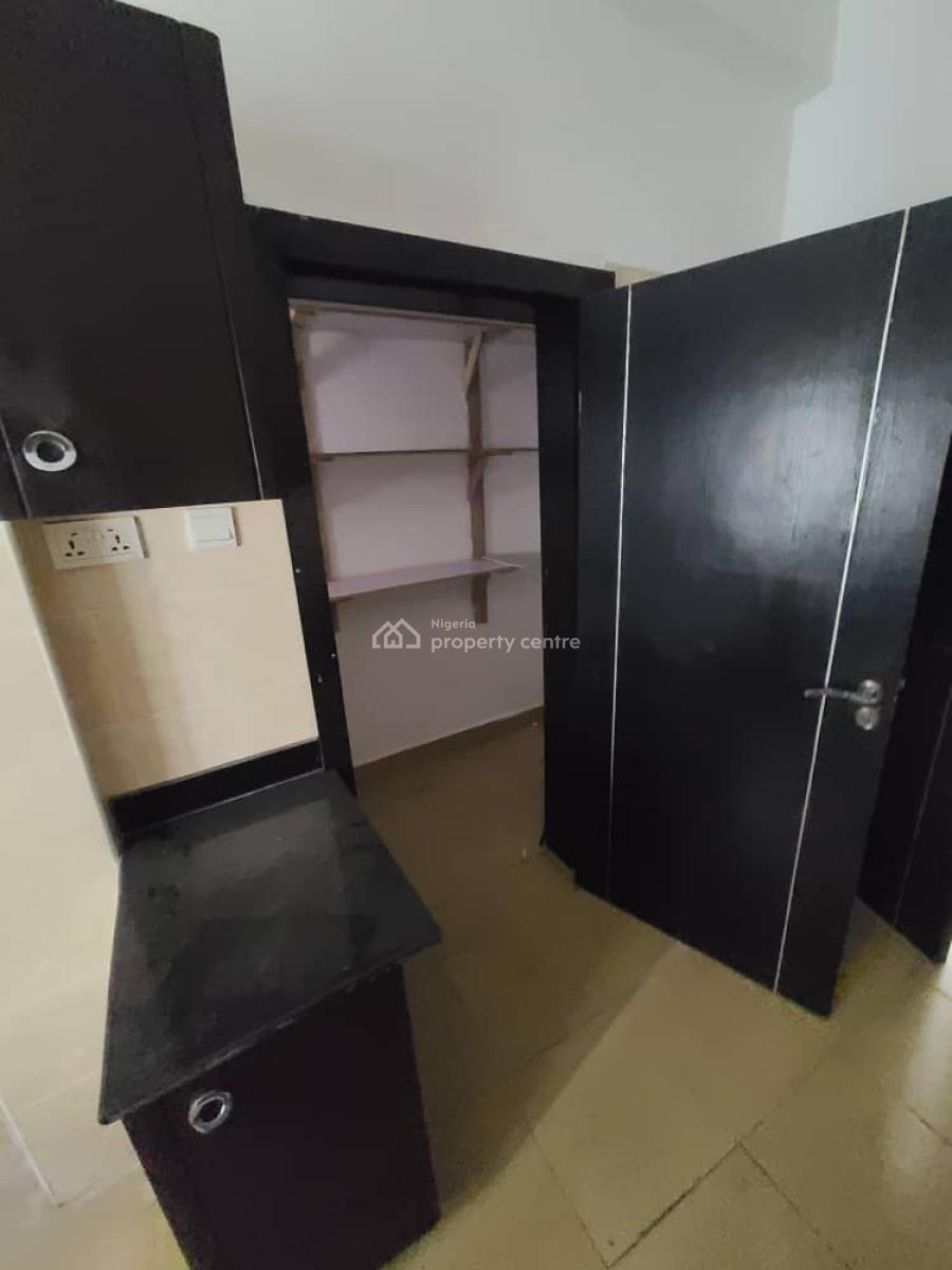 Spacious 2 Bedroom Flat Apartment, Off Freedom Way, Lekki Phase 1, Lekki, Lagos, Flat / Apartment for Rent