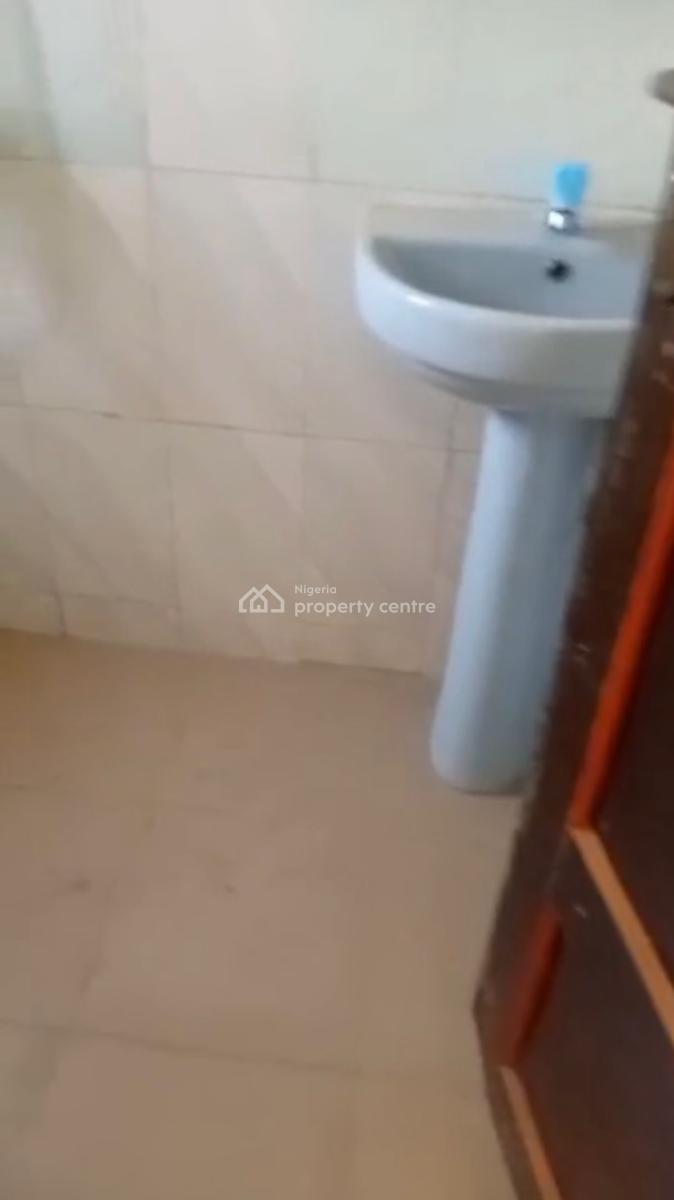 a  Well Maintained 3 Bedroom Flat with Spacious Kitchen, Adeniyi Jones, Ikeja, Lagos, Flat / Apartment for Rent