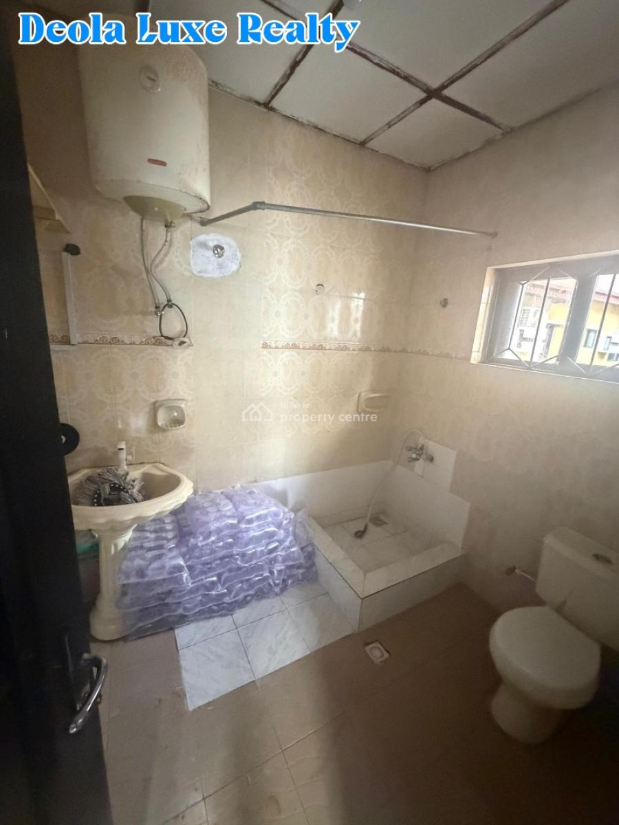 a Nice and Spacious 1 Bedrooms Apartment, Lekki Phase 1, Lekki, Lagos, Flat / Apartment for Rent