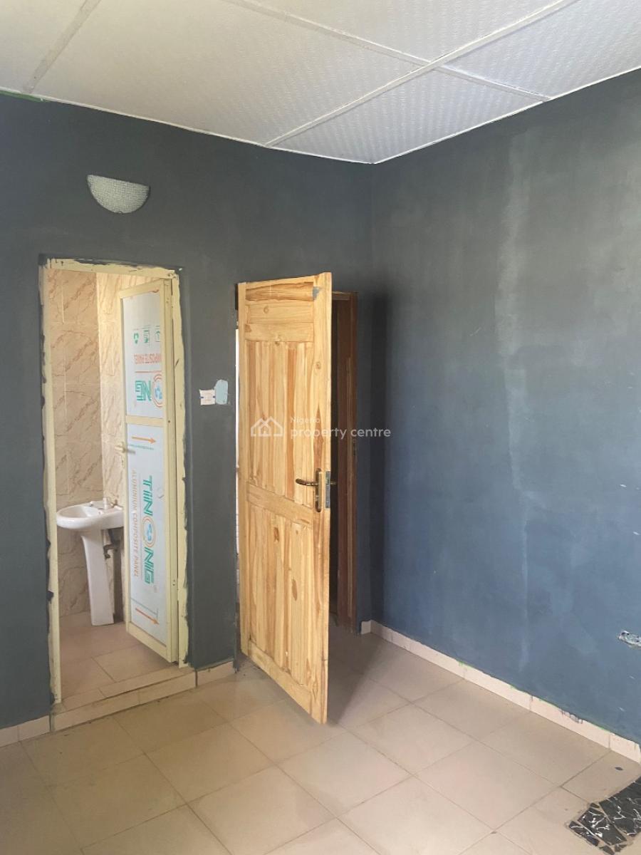 a Clean and Spacious 2 Bedroom Apartment, Bamigbelu Estate Along Lucky Fiber Road , Ikorodu , Lagos, Ikorodu, Lagos, Flat / Apartment for Rent