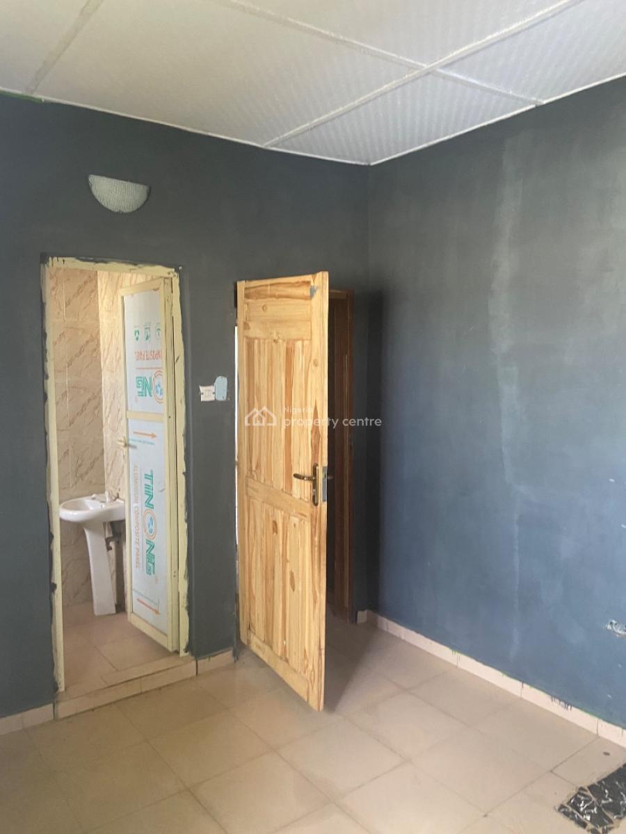 a Clean and Spacious 2 Bedroom Apartment, Bamigbelu Estate Along Lucky Fiber Road , Ikorodu , Lagos, Ikorodu, Lagos, Flat / Apartment for Rent