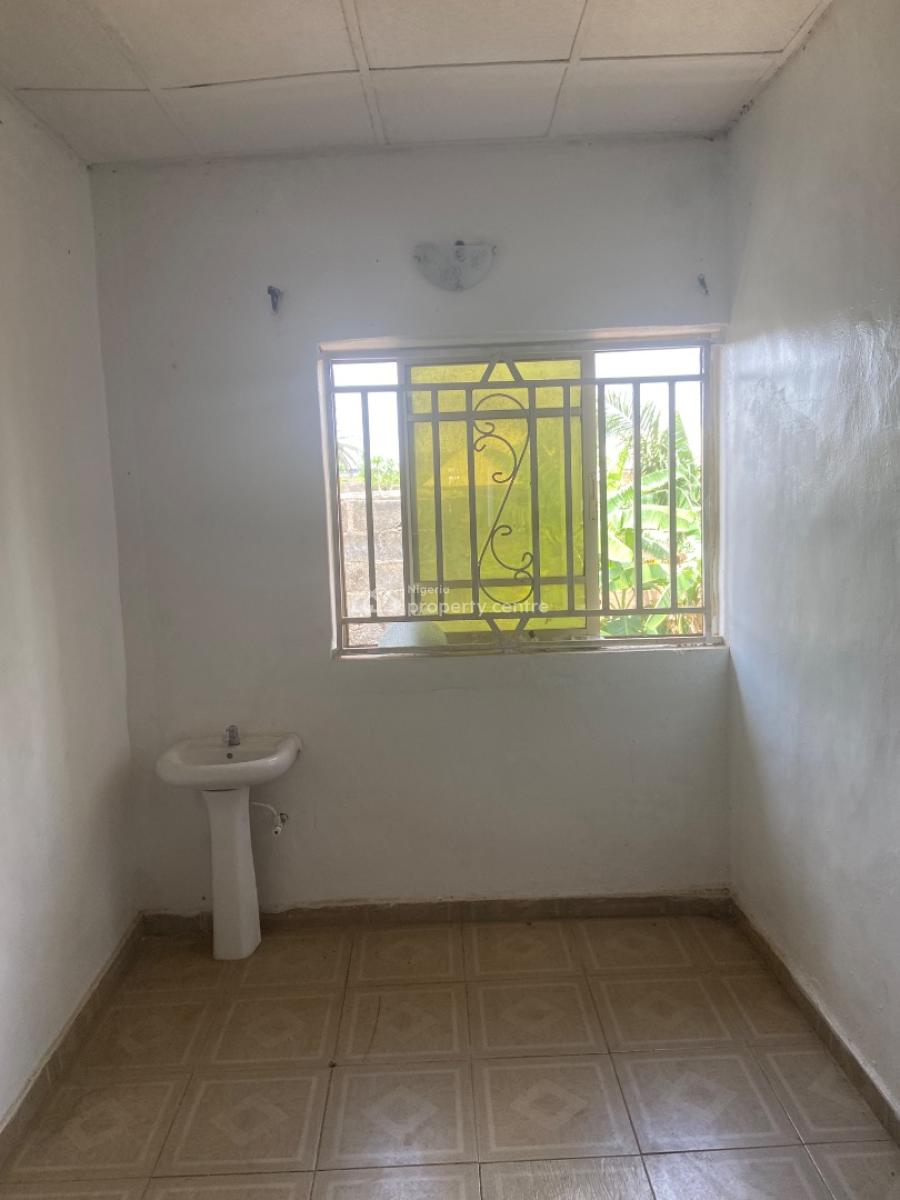 a Clean and Spacious 2 Bedroom Apartment, Bamigbelu Estate Along Lucky Fiber Road , Ikorodu , Lagos, Ikorodu, Lagos, Flat / Apartment for Rent