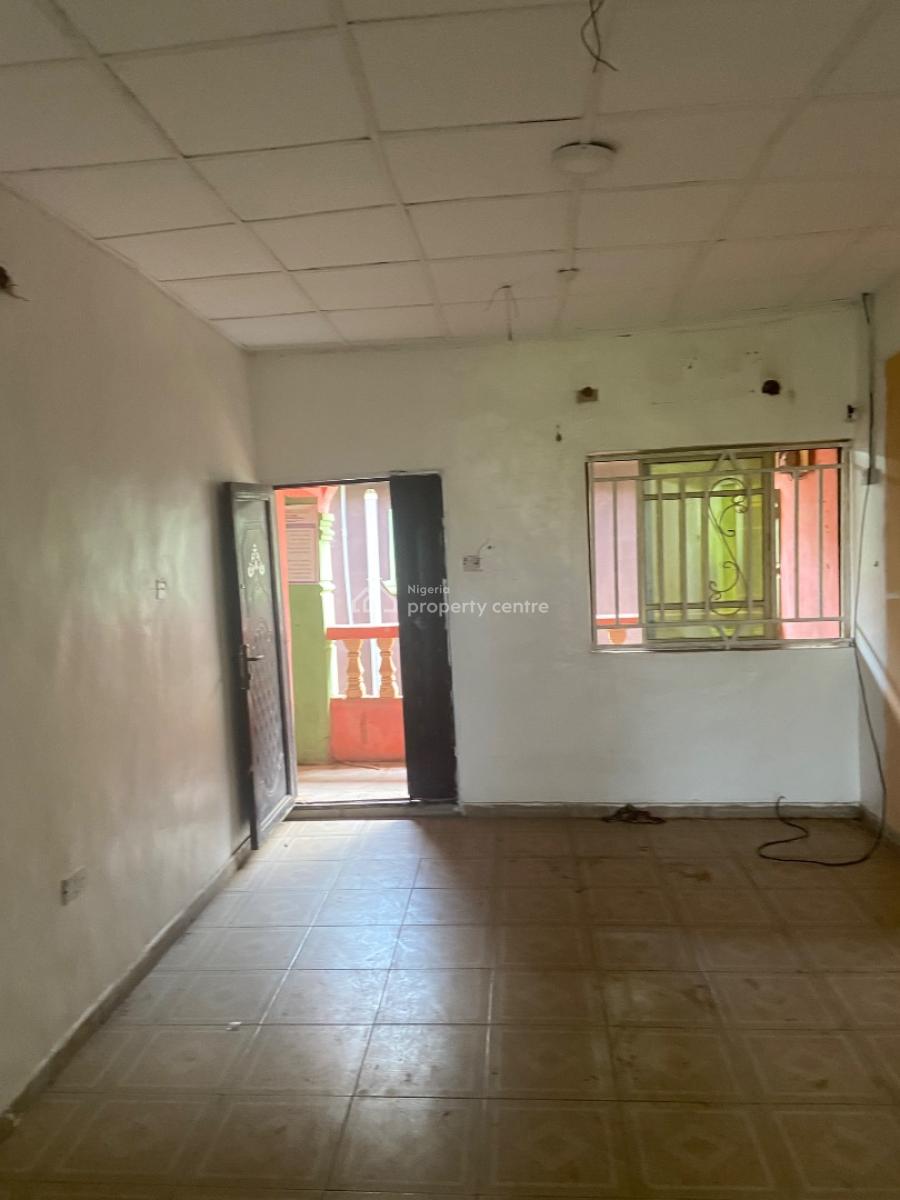 a Clean and Spacious 2 Bedroom Apartment, Bamigbelu Estate Along Lucky Fiber Road , Ikorodu , Lagos, Ikorodu, Lagos, Flat / Apartment for Rent