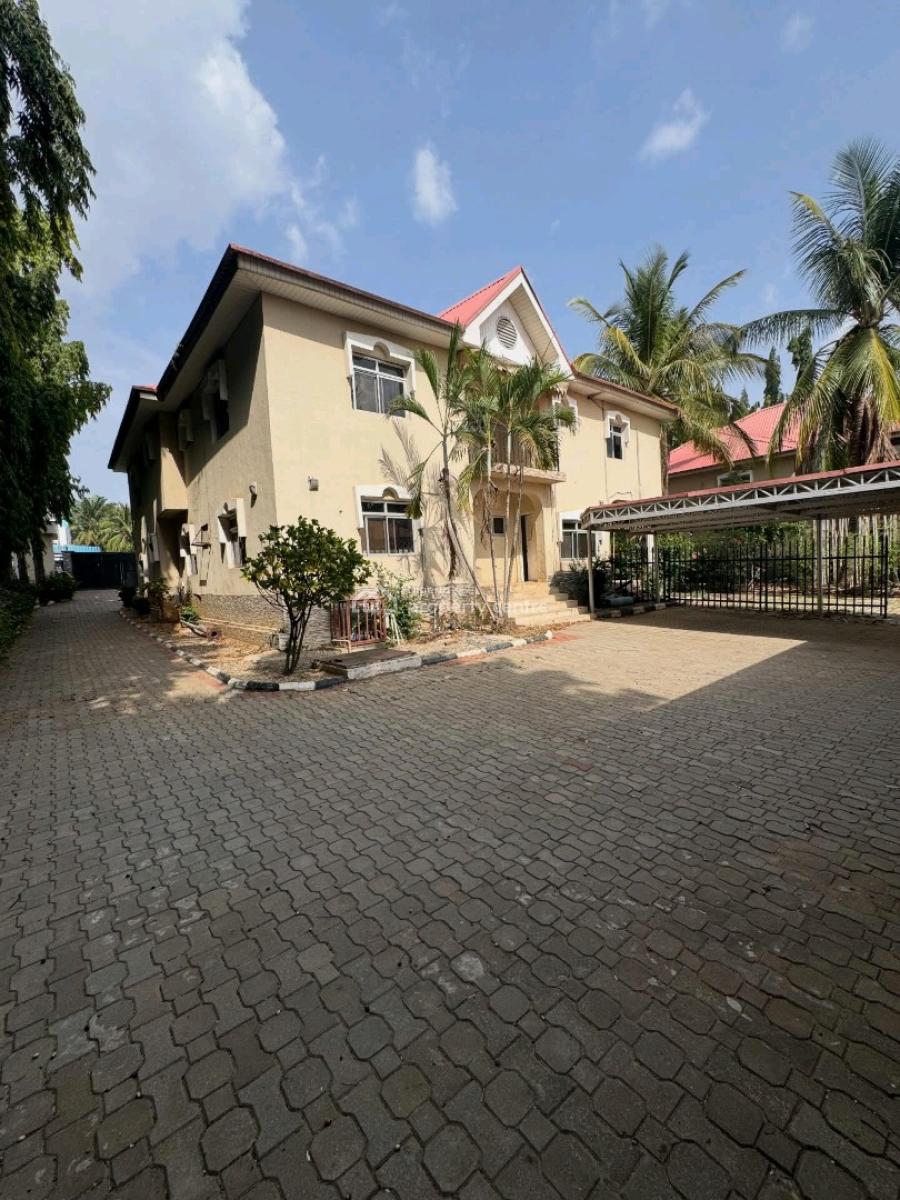 Spacious 5bedrooms Detached Duplex. 2rooms Guest Chalet 2 Rooms Boys Q, Maitama District, Abuja, House for Rent