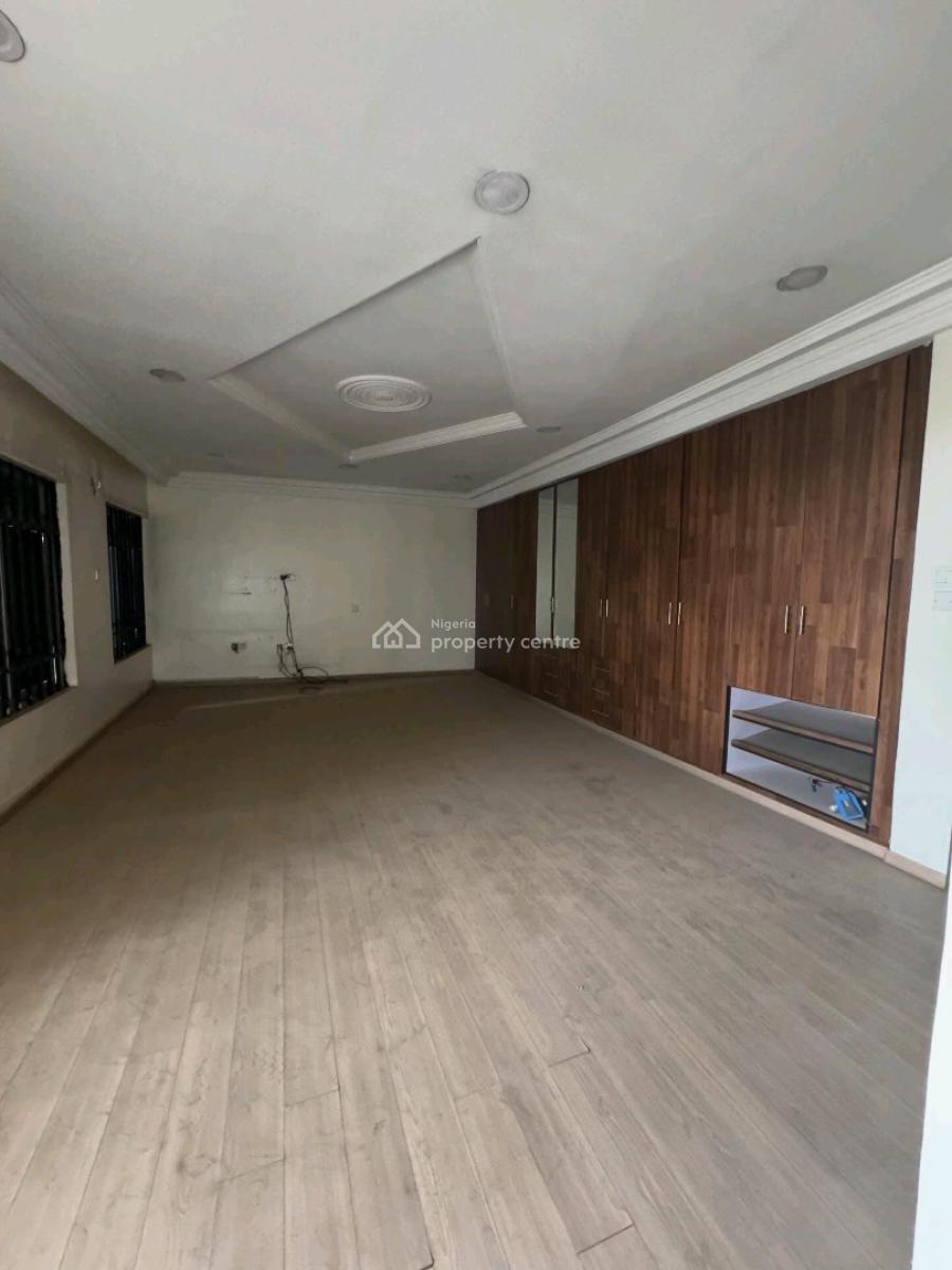 Spacious 5bedrooms Detached Duplex. 2rooms Guest Chalet 2 Rooms Boys Q, Maitama District, Abuja, House for Rent