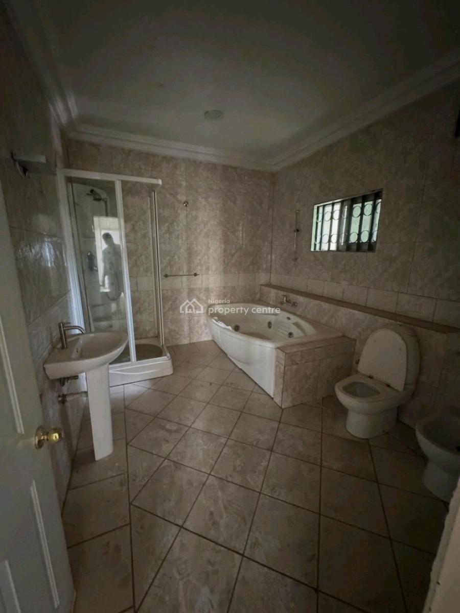Spacious 5bedrooms Detached Duplex. 2rooms Guest Chalet 2 Rooms Boys Q, Maitama District, Abuja, House for Rent