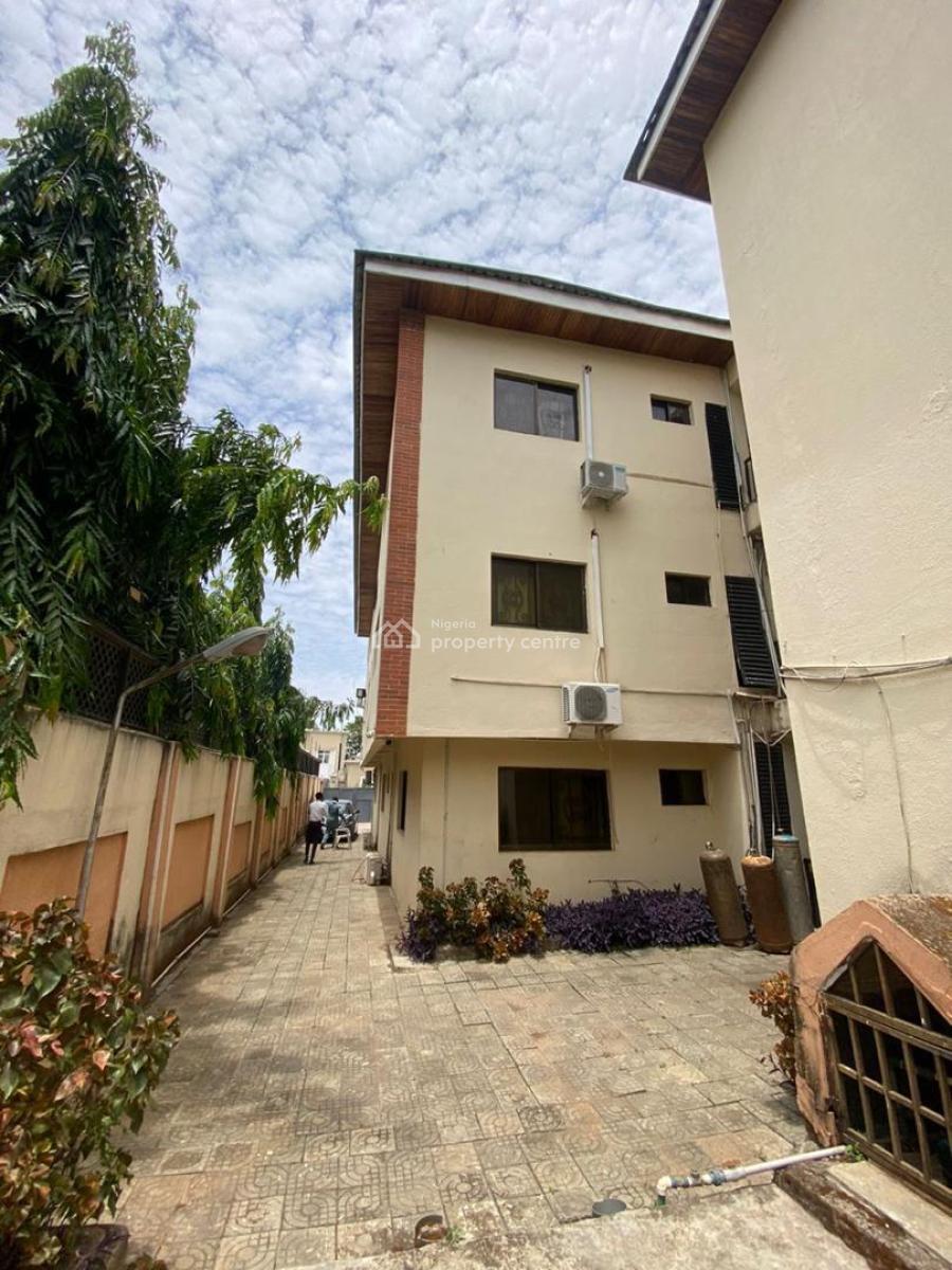 a Well Maintained 6units of 3bedroom, Usuma Street Maitama, Maitama District, Abuja, House for Rent