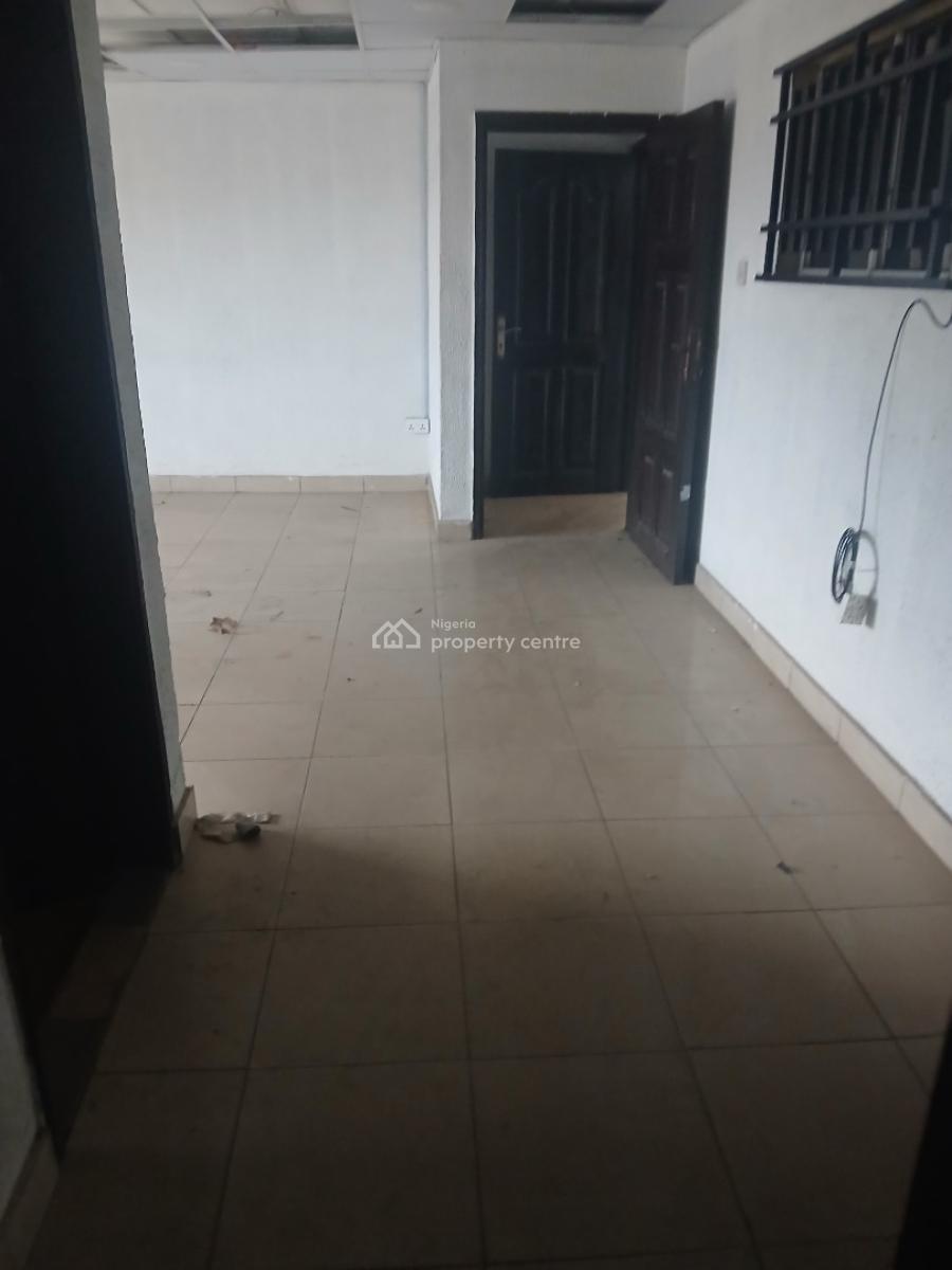 5 Bedrooms Flat Office Space Upstairs, Off General Hospital Road, Gbagada, Lagos, Office Space for Rent