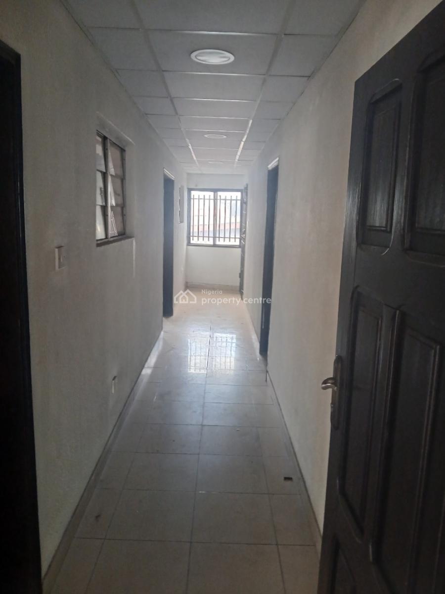 5 Bedrooms Flat Office Space Upstairs, Off General Hospital Road, Gbagada, Lagos, Office Space for Rent