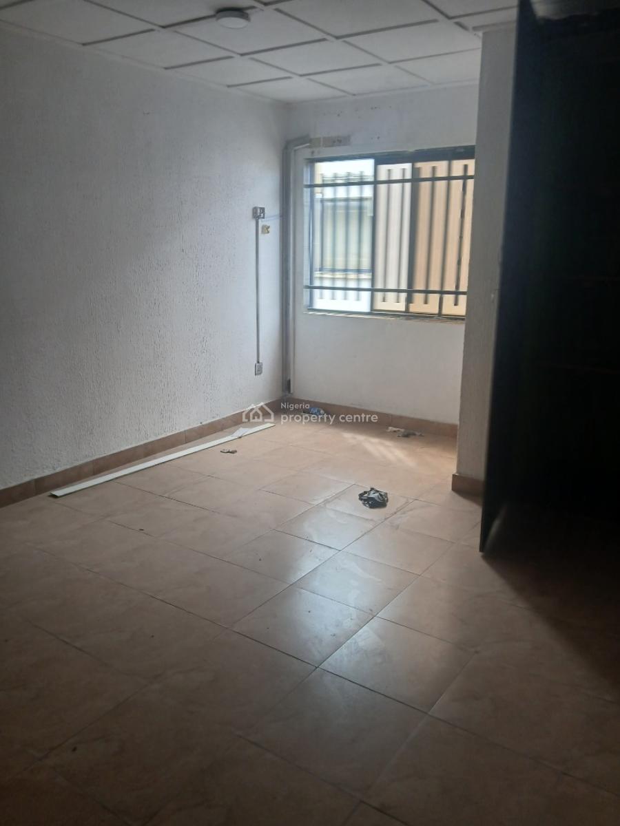 5 Bedrooms Flat Office Space Upstairs, Off General Hospital Road, Gbagada, Lagos, Office Space for Rent