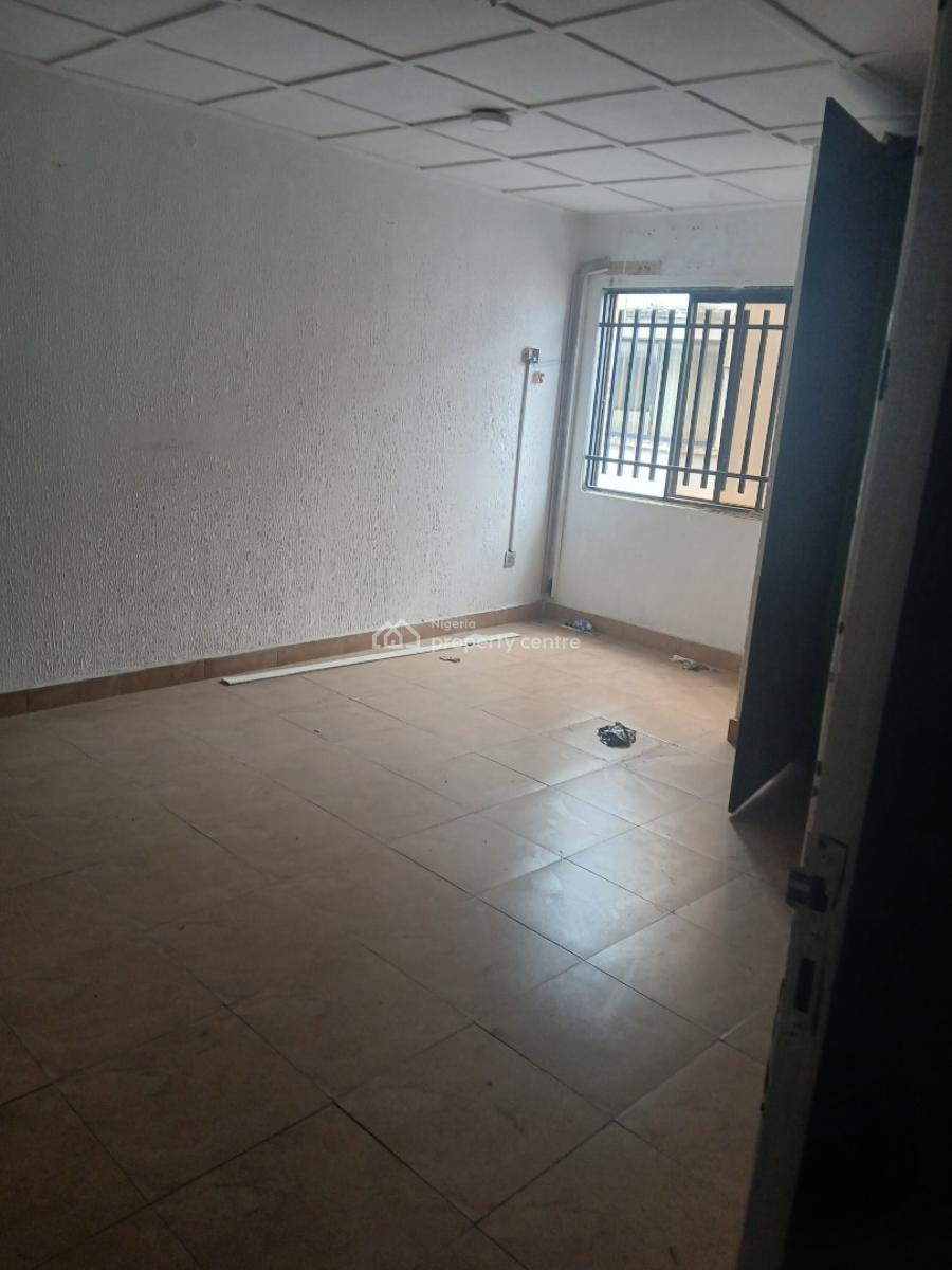 5 Bedrooms Flat Office Space Upstairs, Off General Hospital Road, Gbagada, Lagos, Office Space for Rent