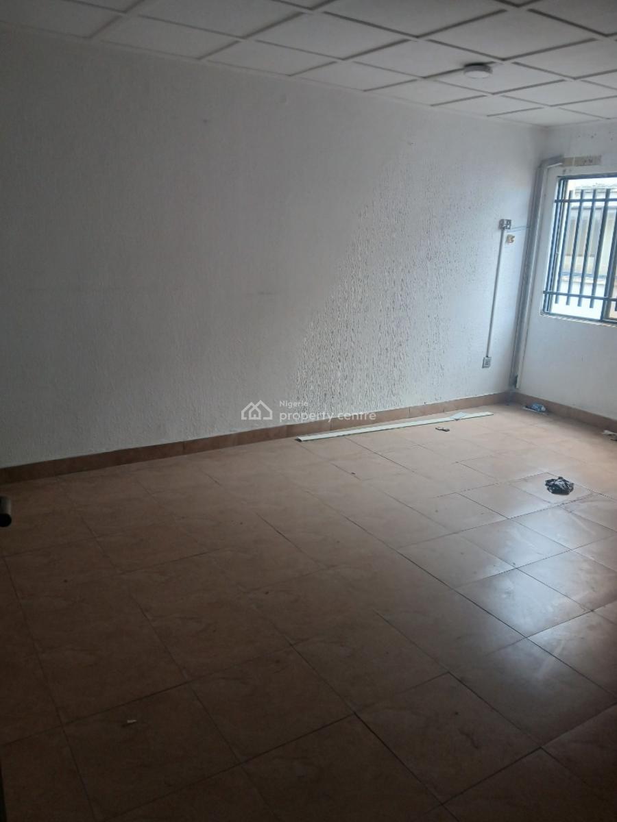 5 Bedrooms Flat Office Space Upstairs, Off General Hospital Road, Gbagada, Lagos, Office Space for Rent
