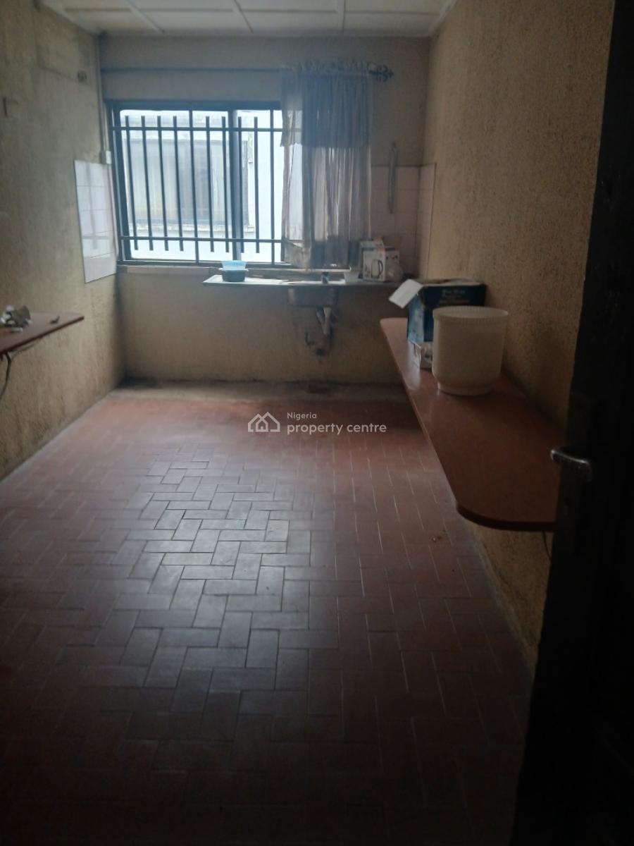 5 Bedrooms Flat Office Space Upstairs, Off General Hospital Road, Gbagada, Lagos, Office Space for Rent