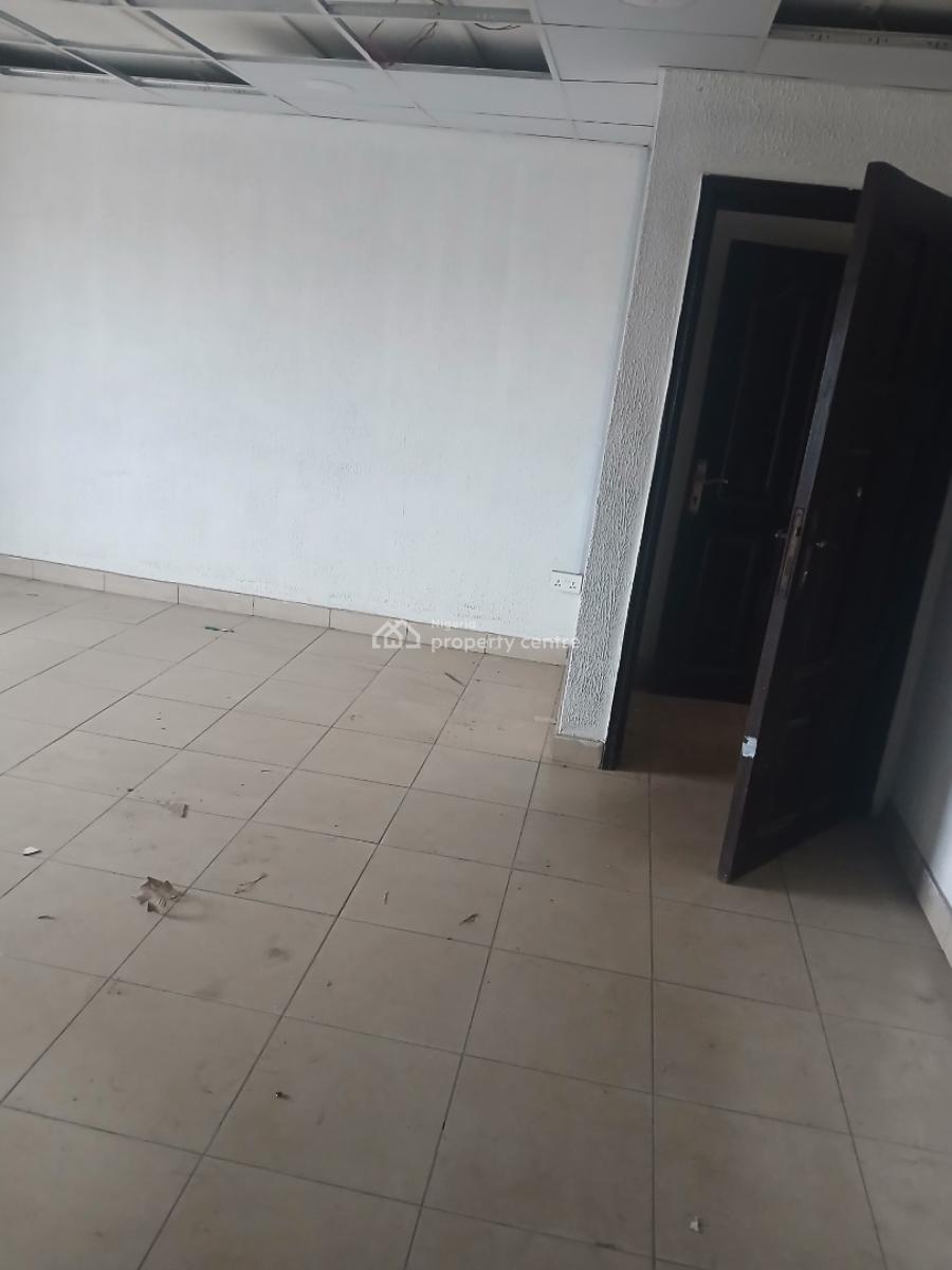 5 Bedrooms Flat Office Space Upstairs, Off General Hospital Road, Gbagada, Lagos, Office Space for Rent