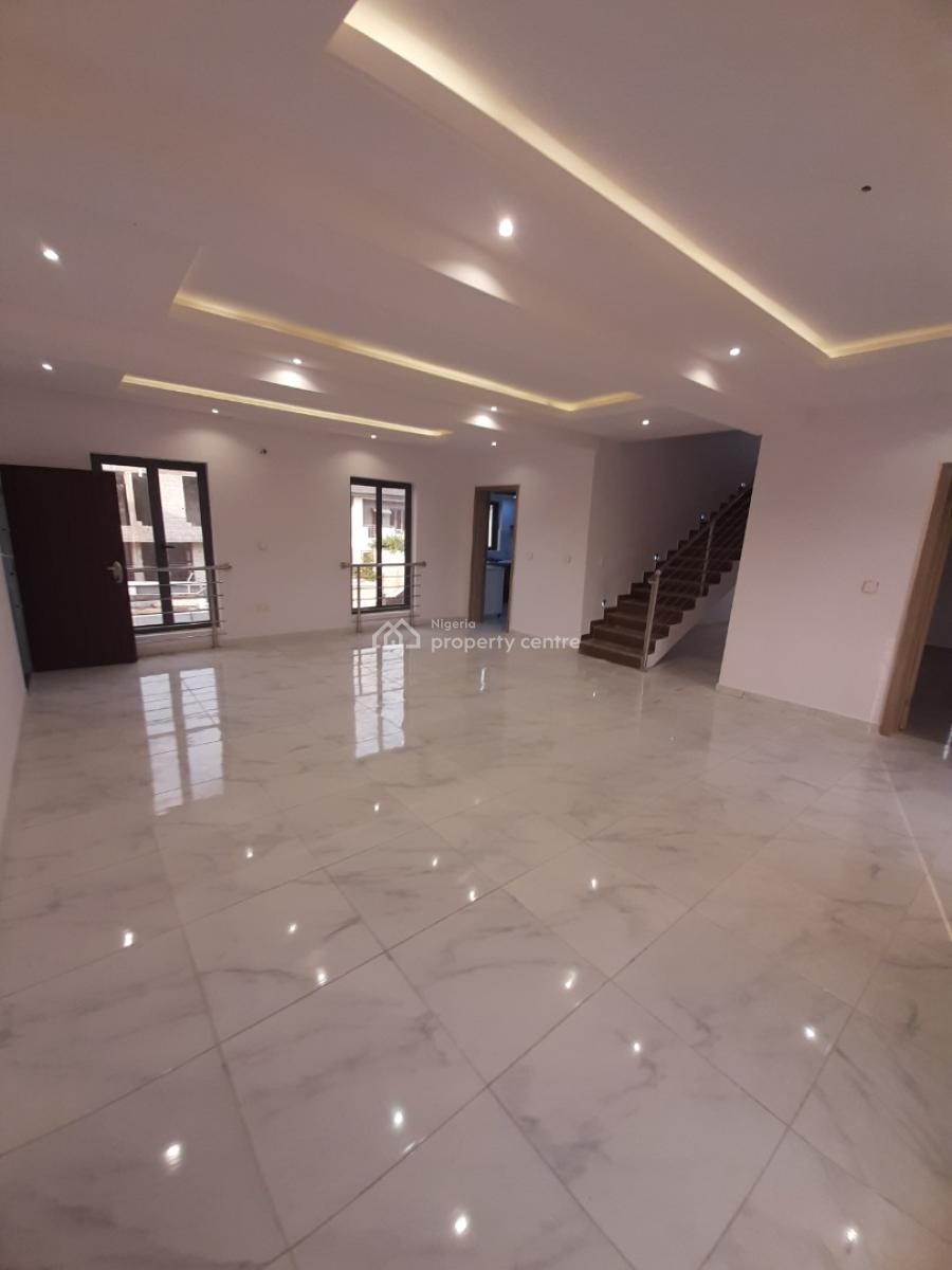 3 Bedroom En-suite Maisonette with an Enclosed Fitted Kitchen, Cooker,, Lekki Phase 1, Lekki, Lagos, Flat / Apartment for Rent