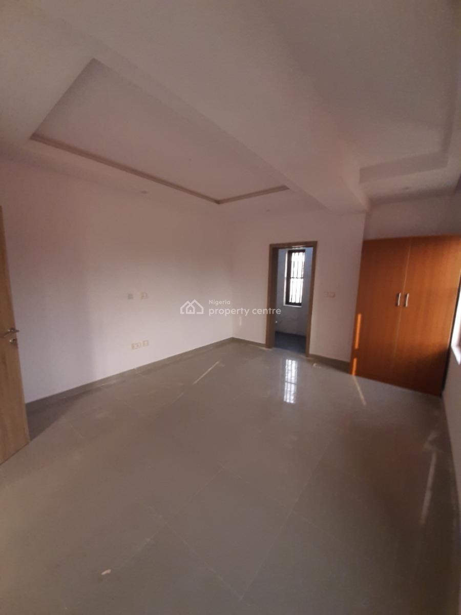 3 Bedroom En-suite Maisonette with an Enclosed Fitted Kitchen, Cooker,, Lekki Phase 1, Lekki, Lagos, Flat / Apartment for Rent