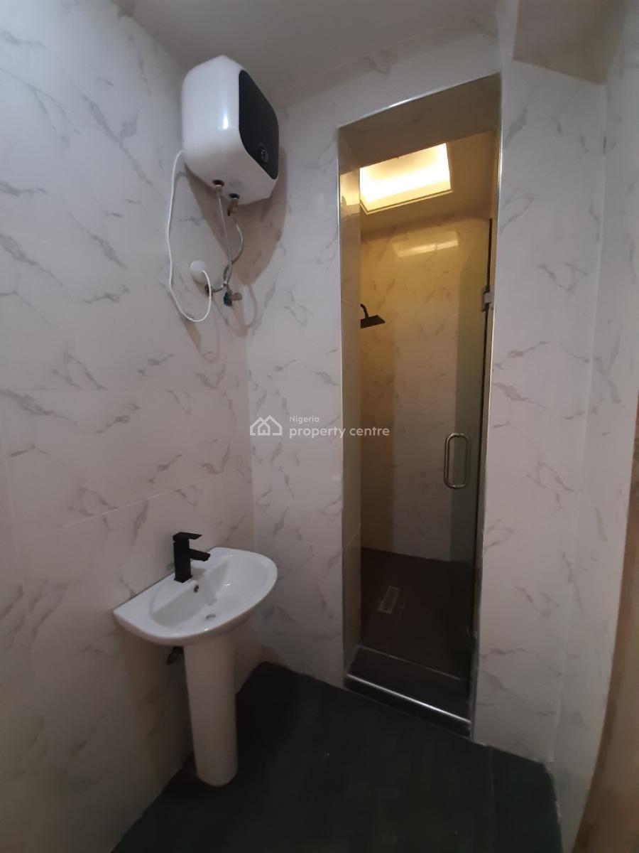 3 Bedroom En-suite Maisonette with an Enclosed Fitted Kitchen, Cooker,, Lekki Phase 1, Lekki, Lagos, Flat / Apartment for Rent