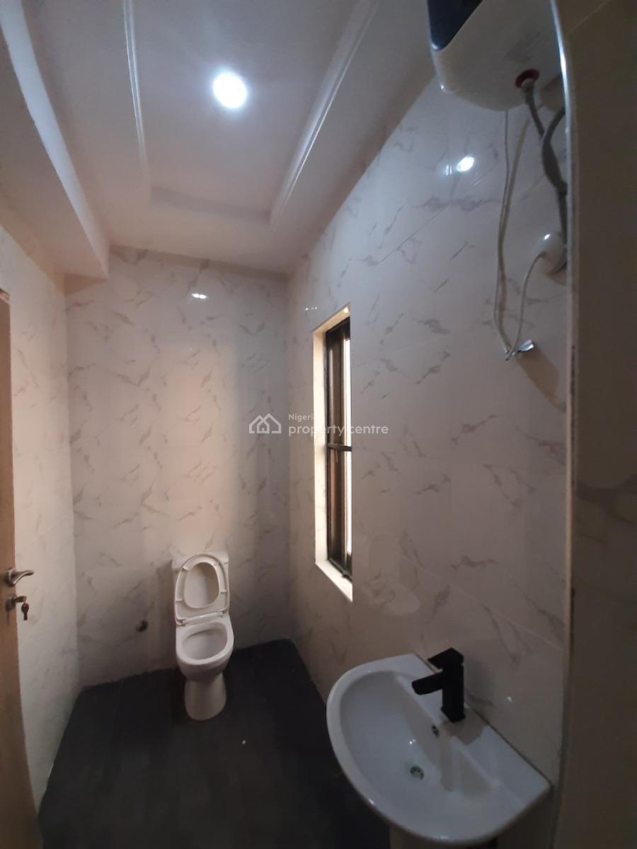 3 Bedroom En-suite Maisonette with an Enclosed Fitted Kitchen, Cooker,, Lekki Phase 1, Lekki, Lagos, Flat / Apartment for Rent