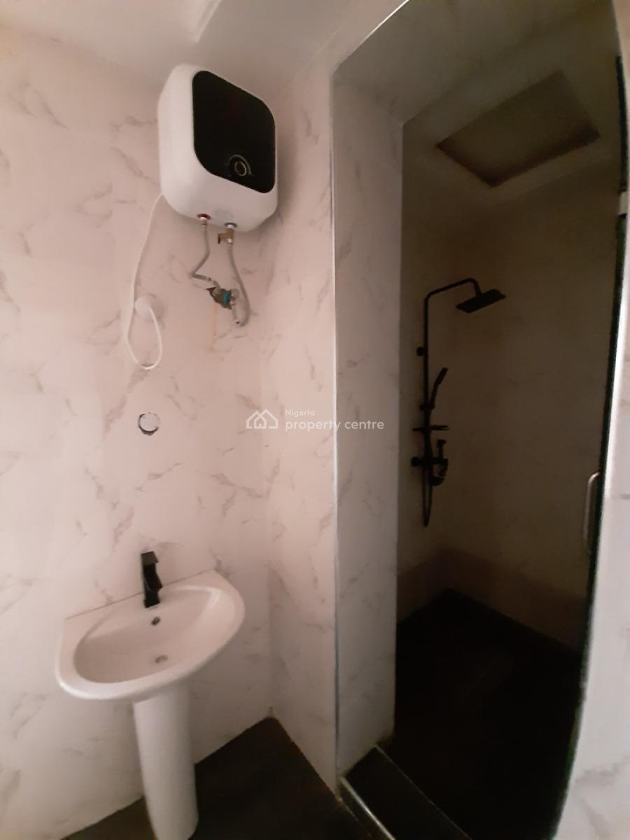 3 Bedroom En-suite Maisonette with an Enclosed Fitted Kitchen, Cooker,, Lekki Phase 1, Lekki, Lagos, Flat / Apartment for Rent