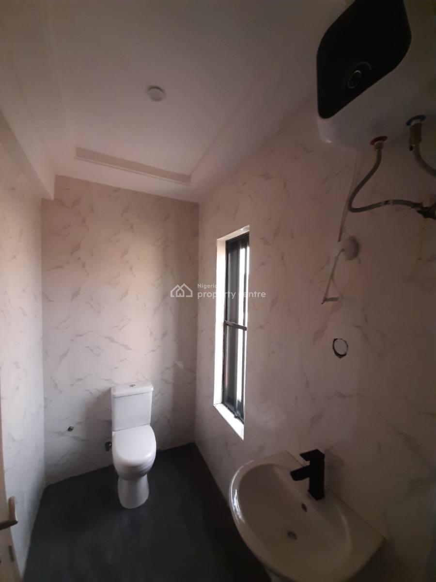 3 Bedroom En-suite Maisonette with an Enclosed Fitted Kitchen, Cooker,, Lekki Phase 1, Lekki, Lagos, Flat / Apartment for Rent