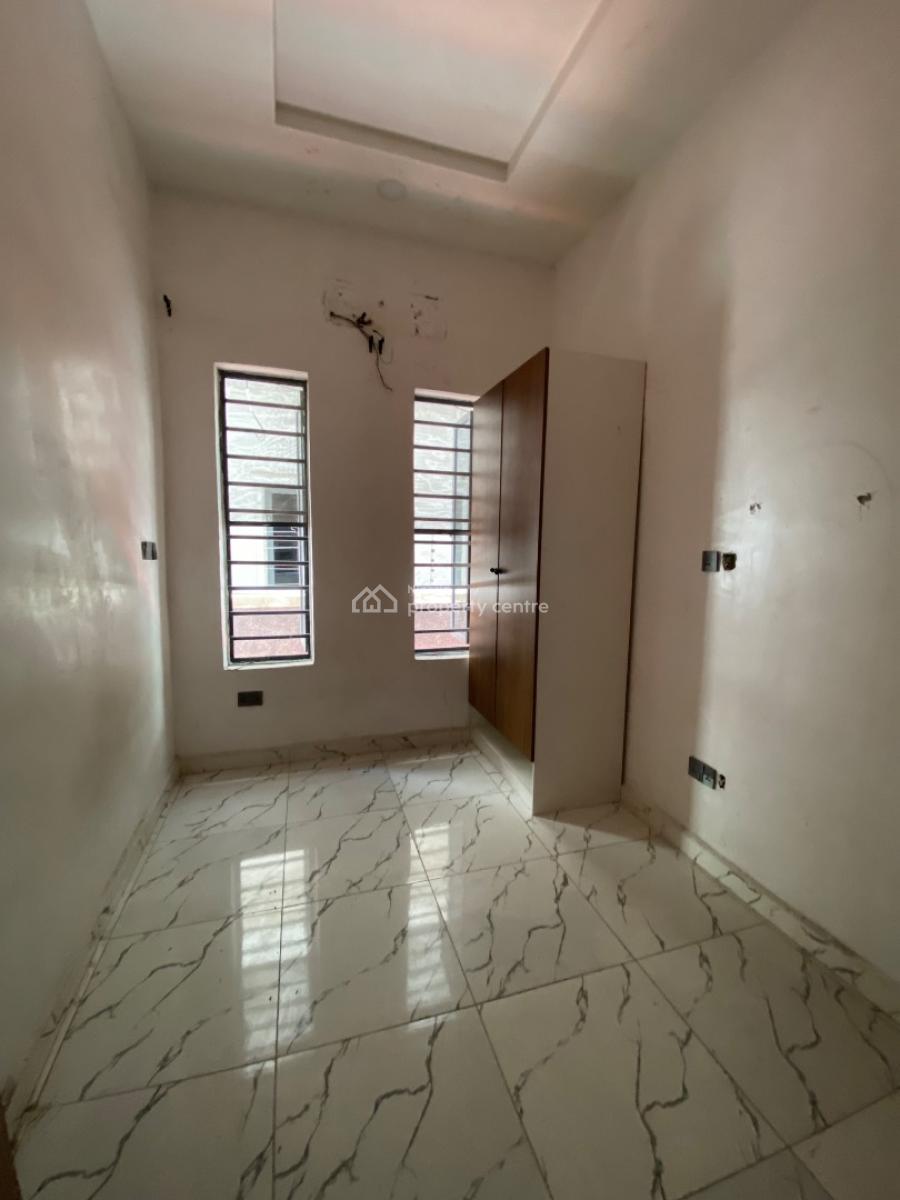 Room Downstairs Sharing Kitchen, Orchid Road, Lekki, Lagos, Self Contain (single Rooms) for Rent