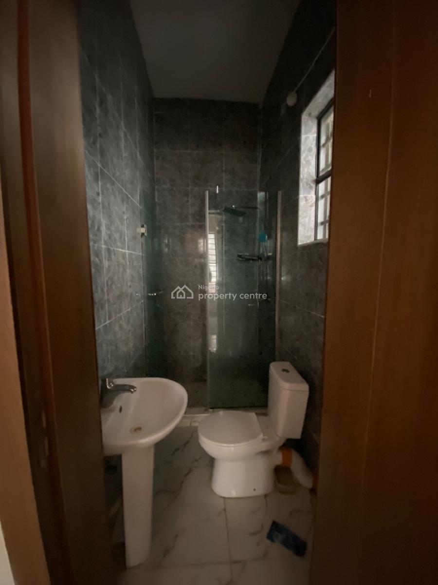 Room Downstairs Sharing Kitchen, Orchid Road, Lekki, Lagos, Self Contain (single Rooms) for Rent
