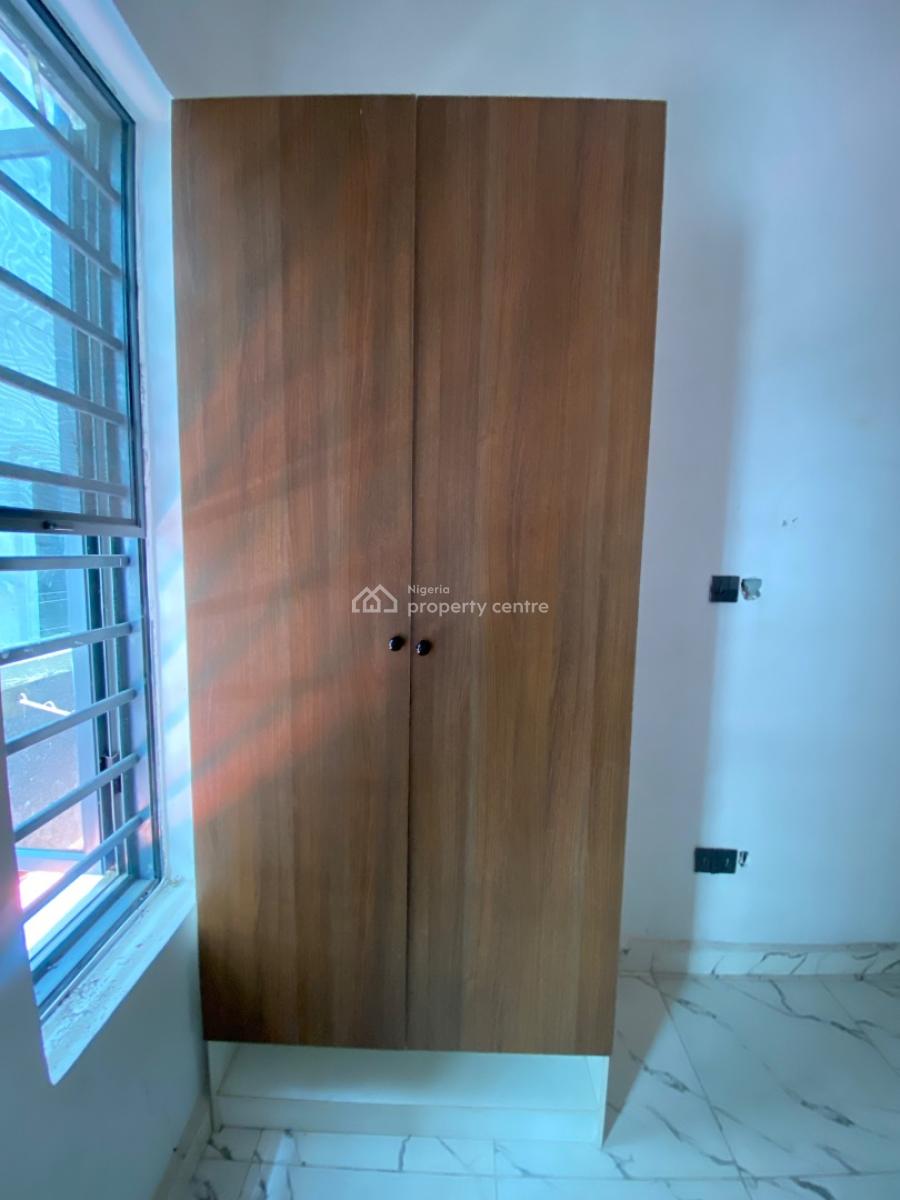 Room Downstairs Sharing Kitchen, Orchid Road, Lekki, Lagos, Self Contain (single Rooms) for Rent