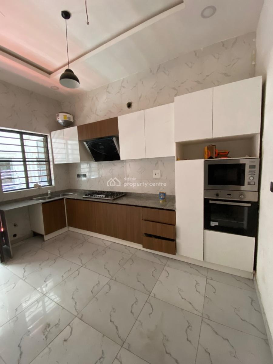 Room Downstairs Sharing Kitchen, Orchid Road, Lekki, Lagos, Self Contain (single Rooms) for Rent