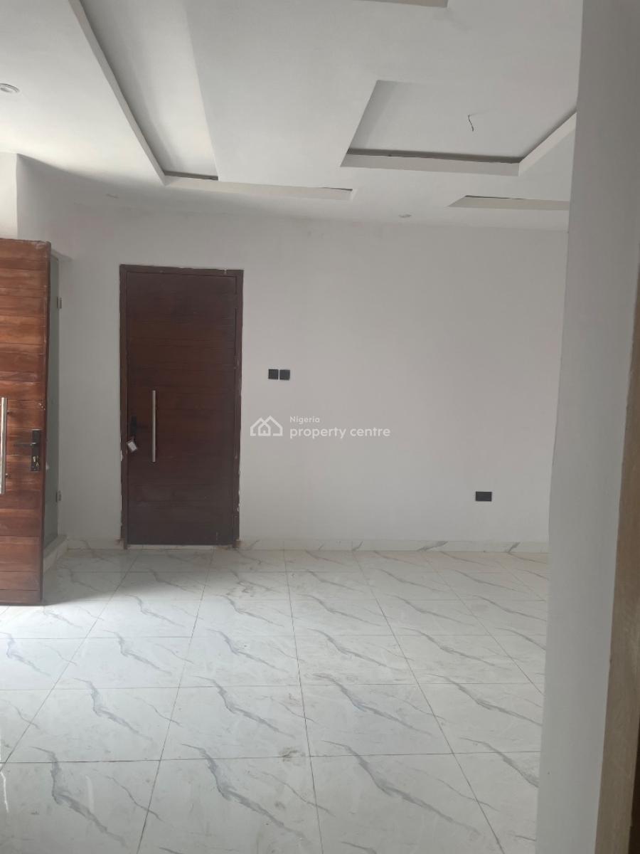 2 Bedroom Flat, Morocco Road, Yaba, Lagos, Flat / Apartment for Rent