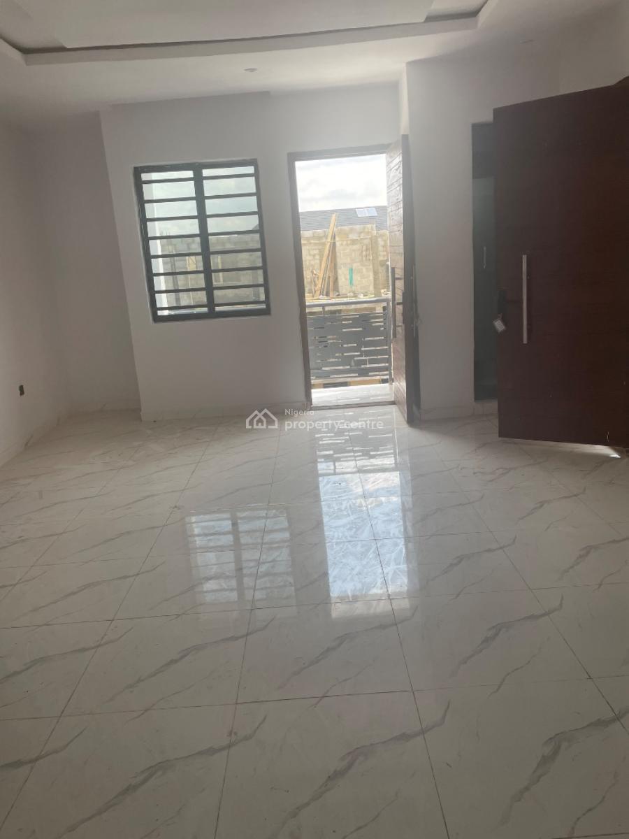 2 Bedroom Flat, Morocco Road, Yaba, Lagos, Flat / Apartment for Rent