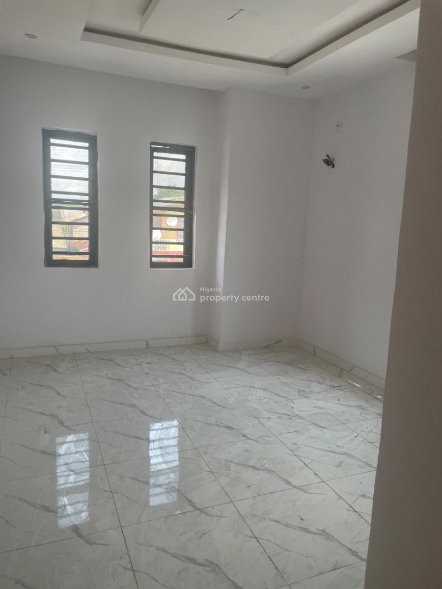 2 Bedroom Flat, Morocco Road, Yaba, Lagos, Flat / Apartment for Rent