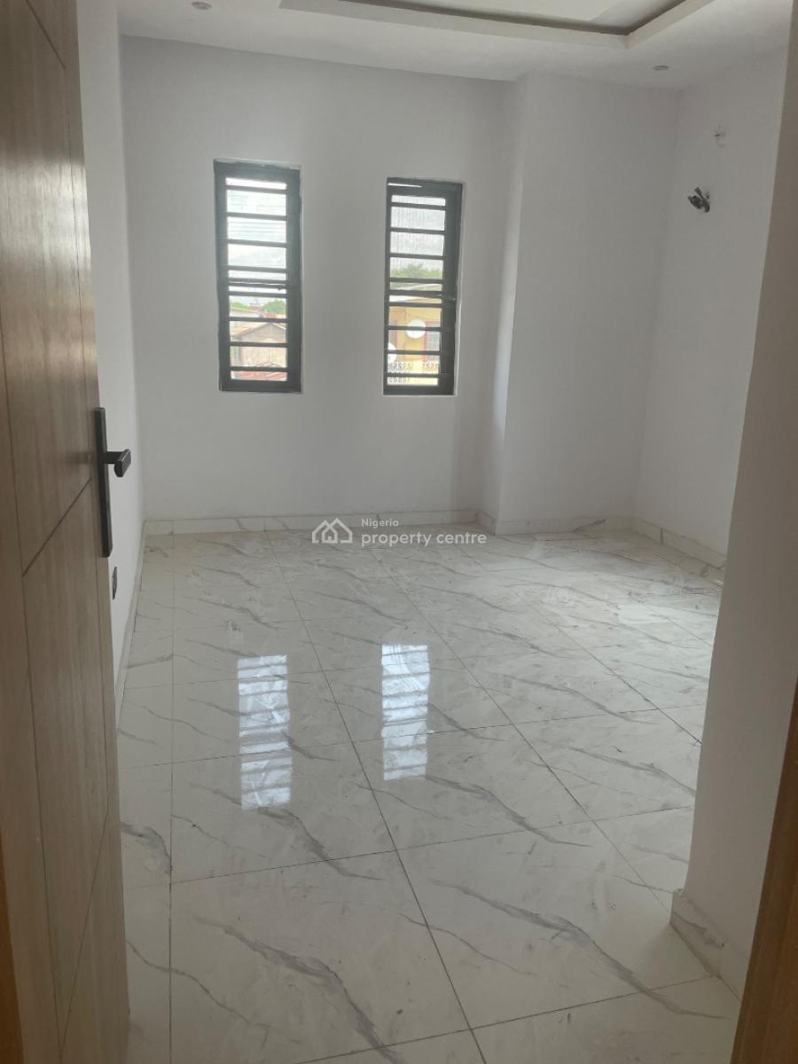 2 Bedroom Flat, Morocco Road, Yaba, Lagos, Flat / Apartment for Rent