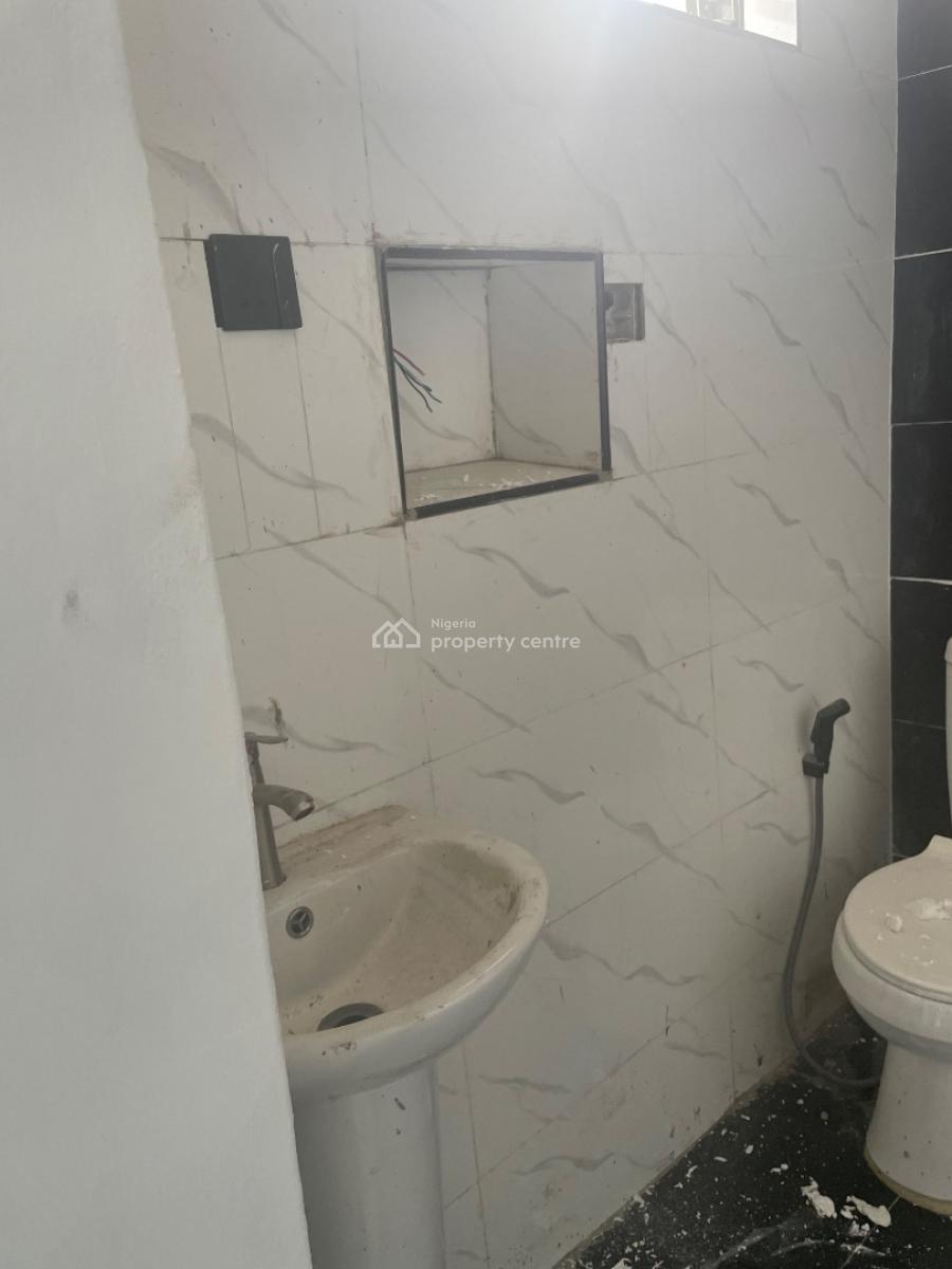 2 Bedroom Flat, Morocco Road, Yaba, Lagos, Flat / Apartment for Rent