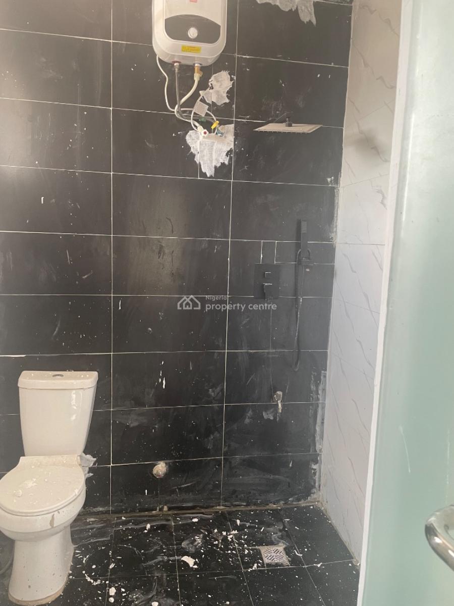 2 Bedroom Flat, Morocco Road, Yaba, Lagos, Flat / Apartment for Rent